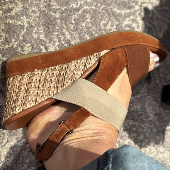 Aquatalia Brown suede platform wedge sandals in 9.5 - Picture 6 of 6